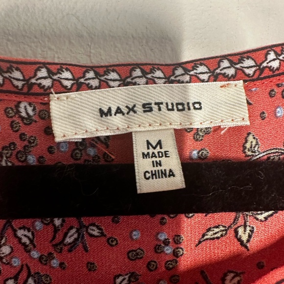 Max Studio Medium Pink Floral Top - Picture 2 of 7